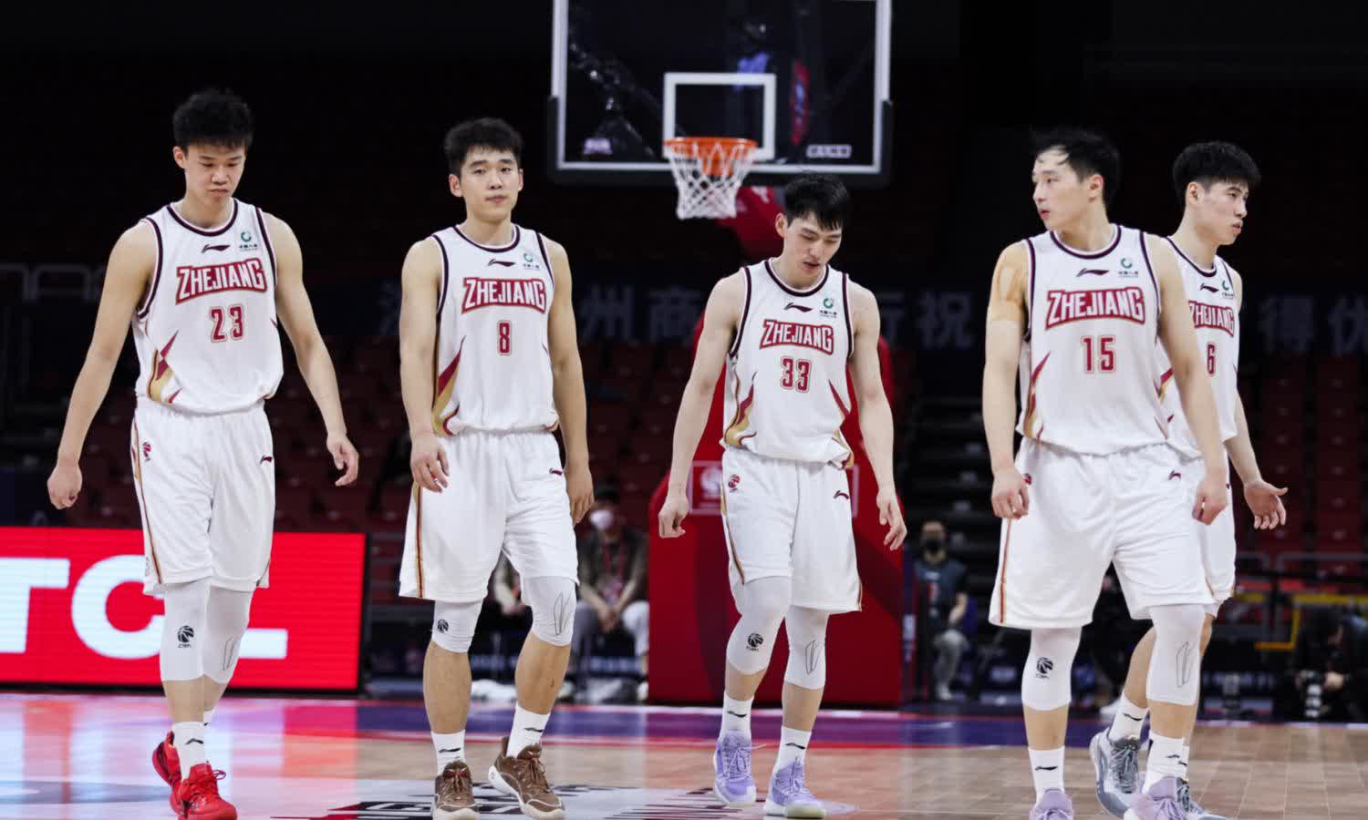 米乐官网-上海队爆冷击败浙江，挺进CBA半决赛
