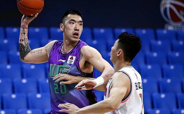 米乐足球官网-海南男篮赛场反弹，球员战术调整下场精彩