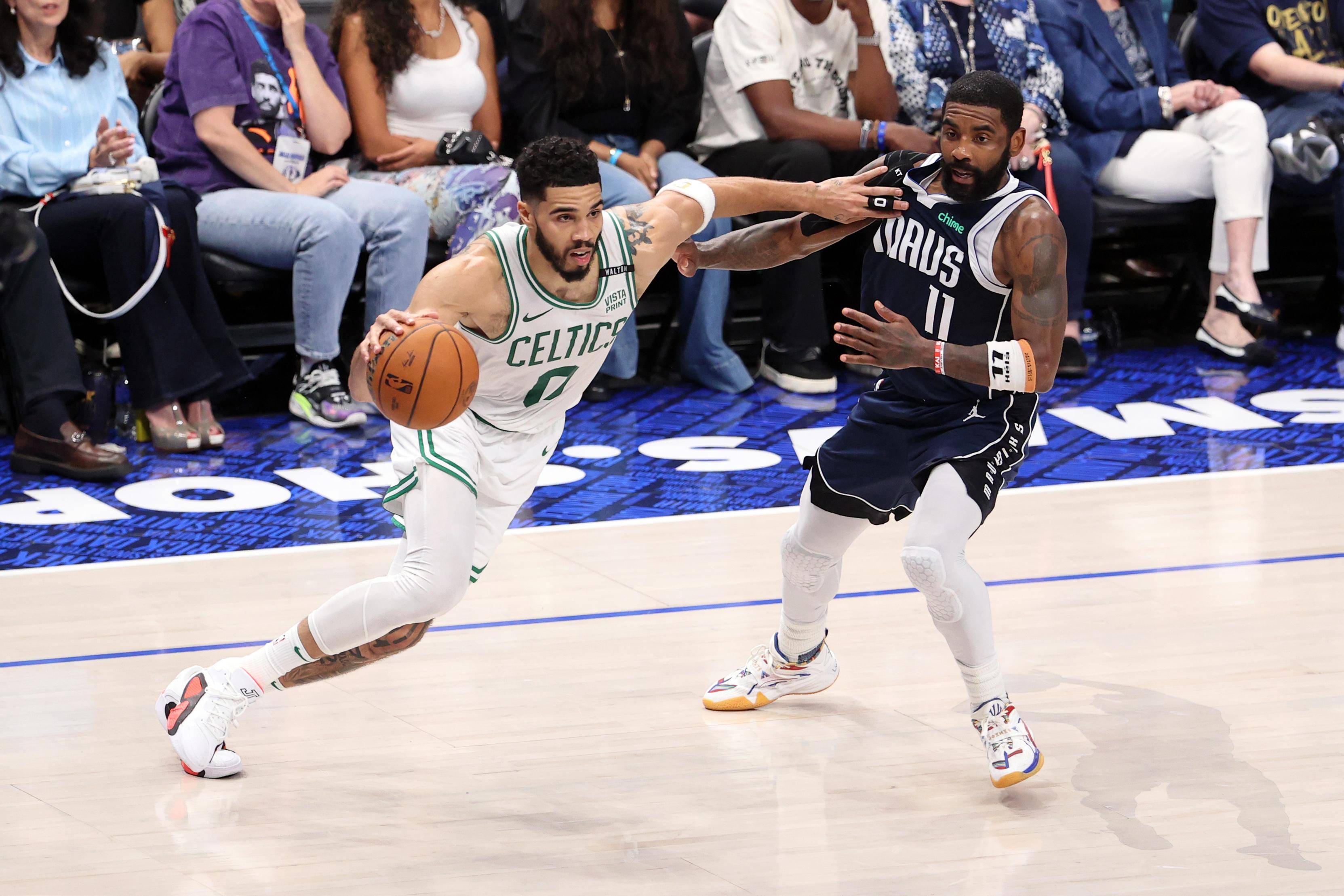 米乐体育在线观看-独行侠队掌控节奏，击败对手